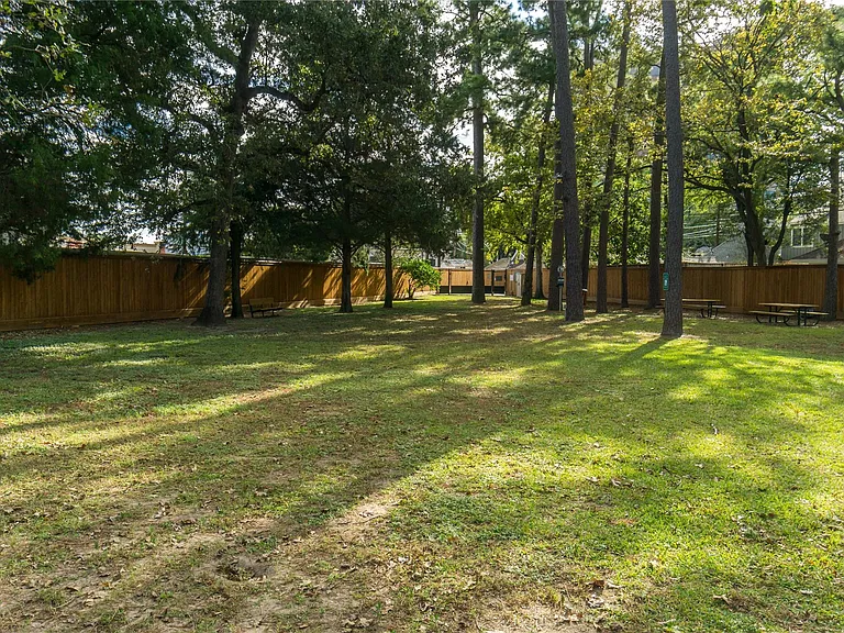 726 Thistlewood Dr — Photo 35