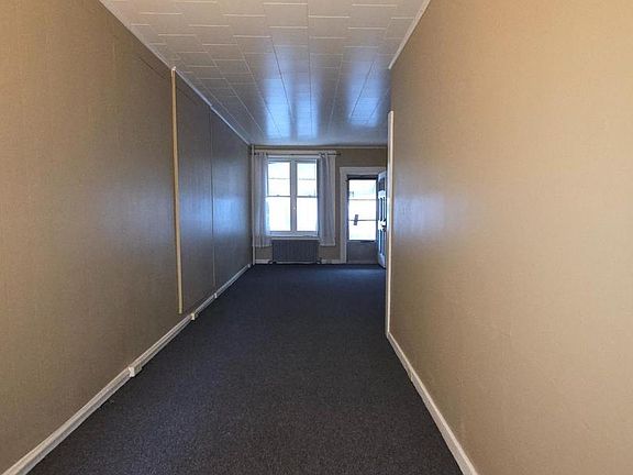 4th image of 921 Perry St