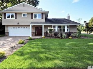 2 Behnke Ct, Rockville Centre, NY 11570