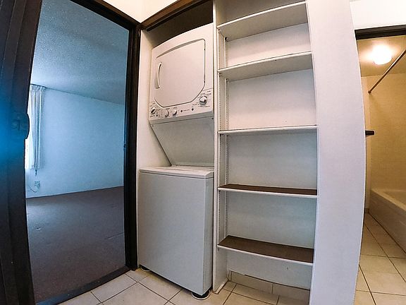 in-unit washer/dryer