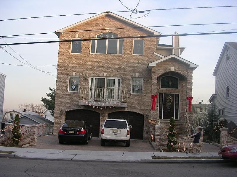 2nd image of 168 Elm St