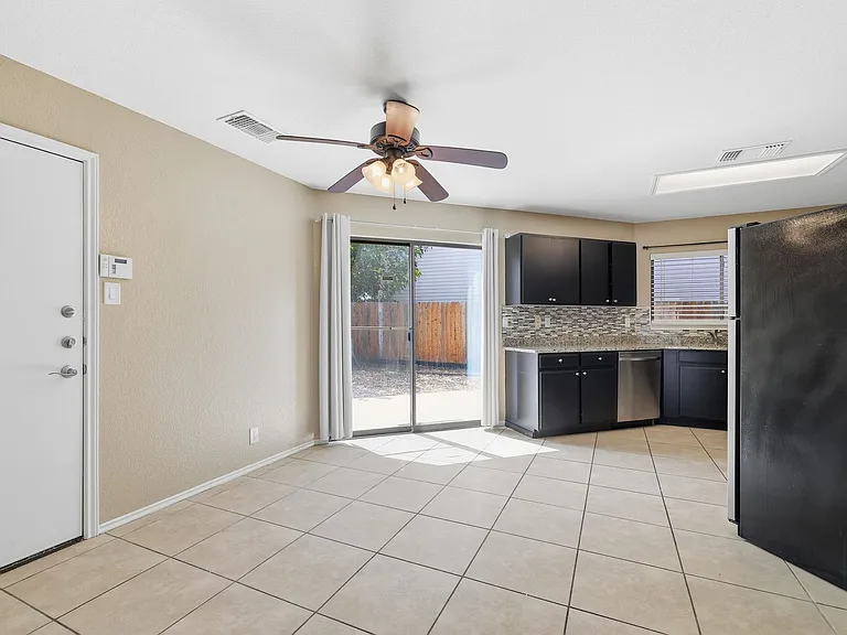 151 McLennan Oak — Photo 7