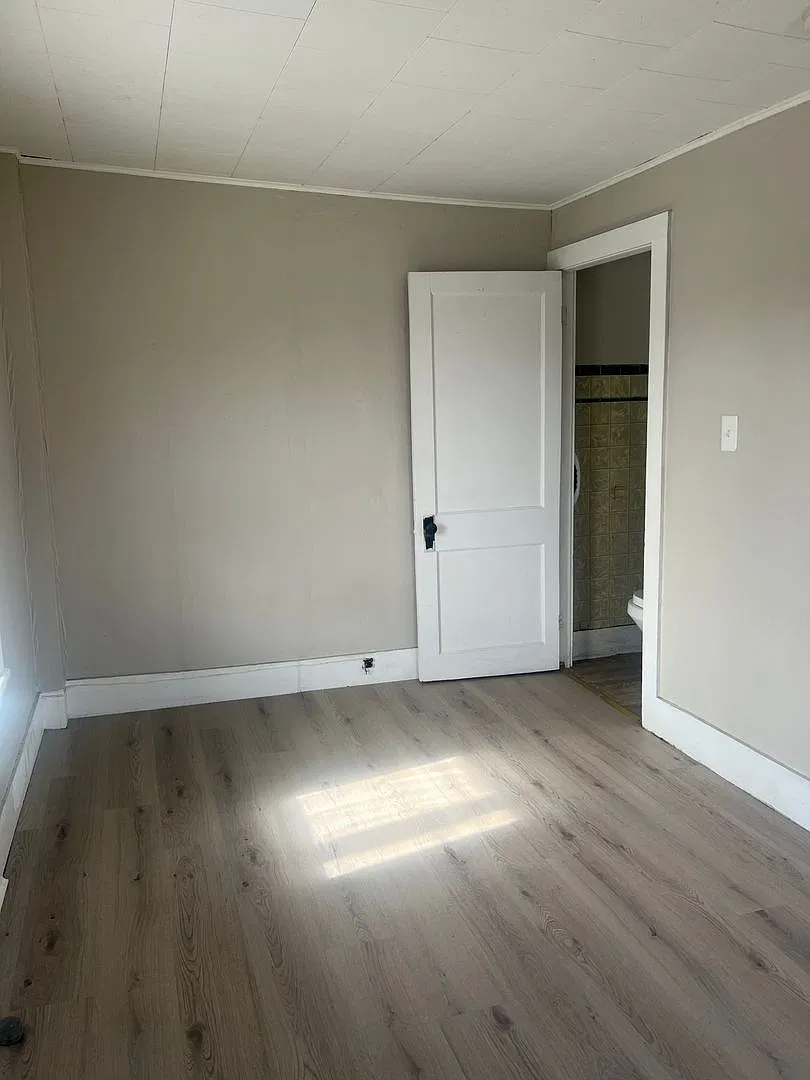 30 Main Street — Photo 3
