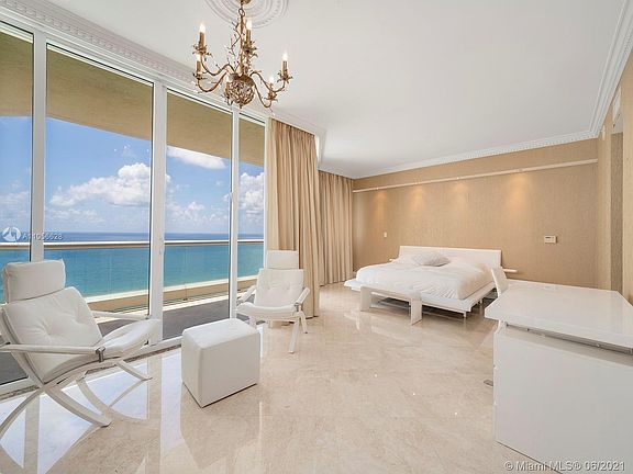 5th image of 17875 Collins Ave #3703