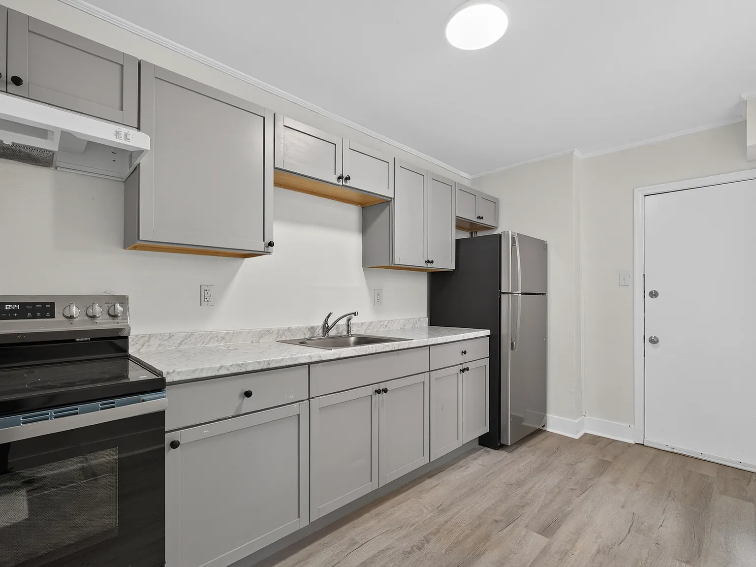 3 bed, 1081 sqft, $1,900 — Photo 3