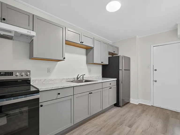 109 N Warren St — Photo 3