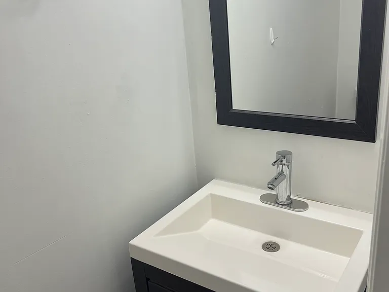 1008 Hickory Hill Ln — Photo 3