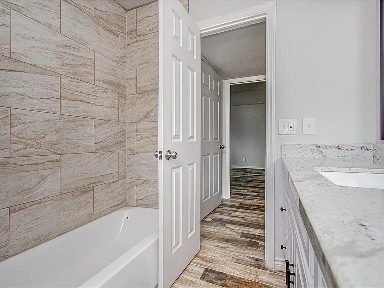 5507 Braesvalley Dr — Photo 21