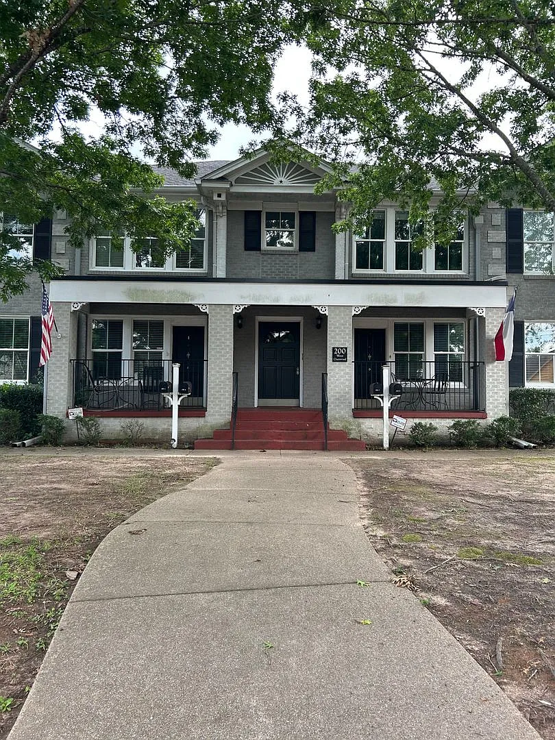 200 W Charnwood St. — Photo 2