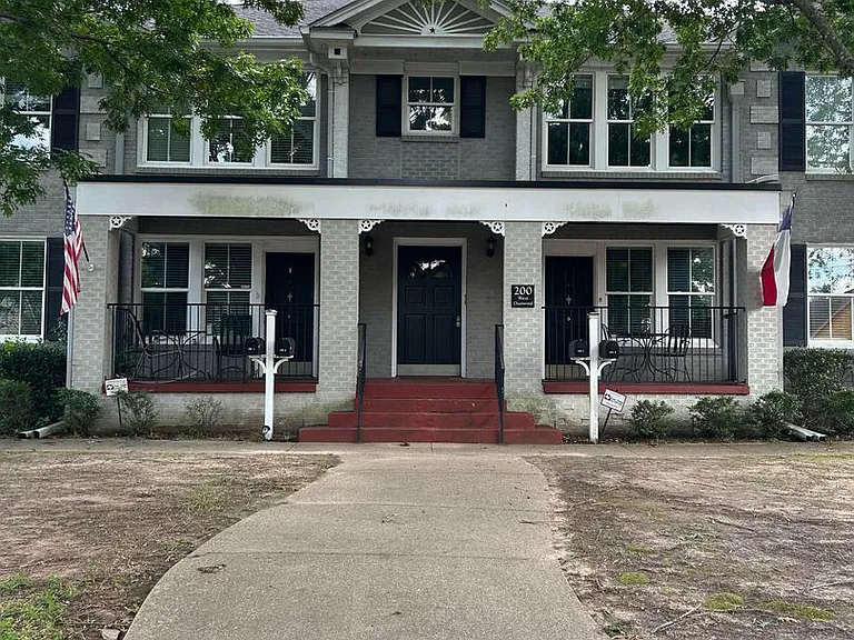 200 W Charnwood St — Photo 2
