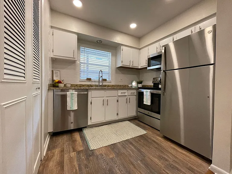 129 E Amelia St — Photo 15