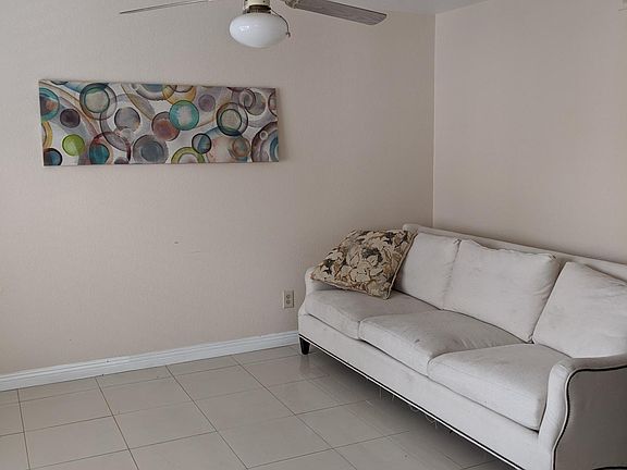 5th image of 1369 E Grand Ave