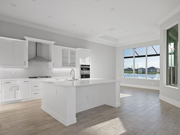 Kitchen and Dining Monarch Grande Model