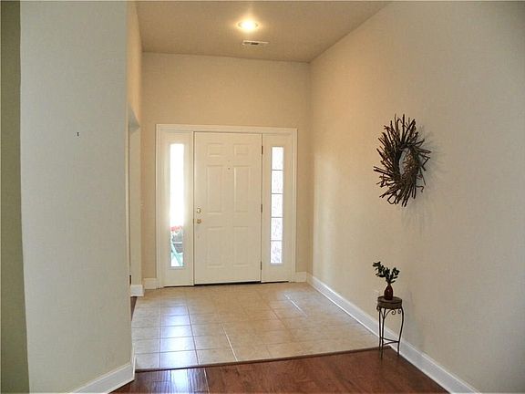 5th image of 16 Heather Dr