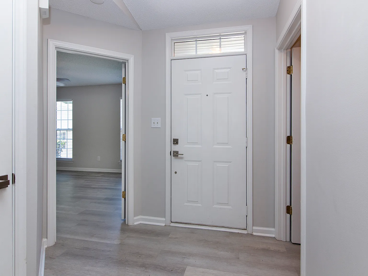 3 bed, 1210 sqft, $1,950 — Photo 4