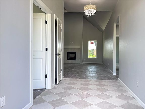 5th image of 4548 Maple Ridge Dr