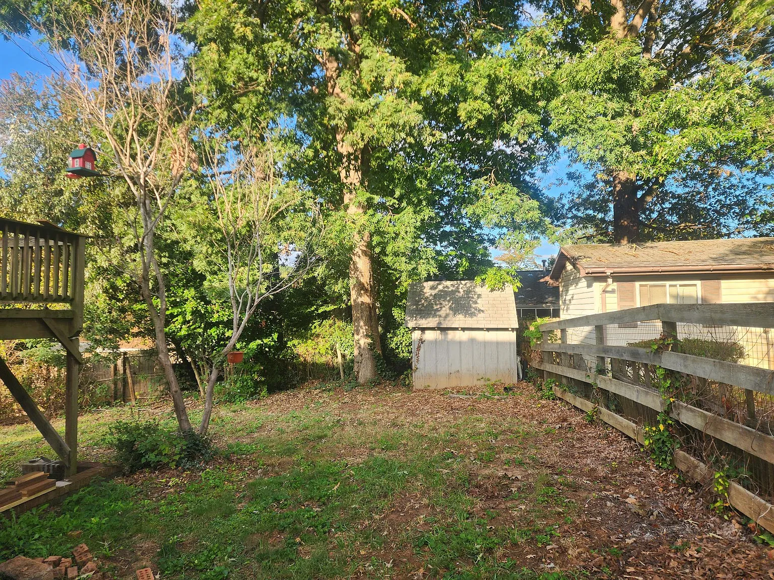 3 bed, 1000 sqft, $2,100 — Photo 3