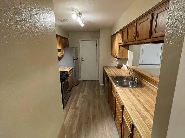 4609 Avenue B #B — Photo 4