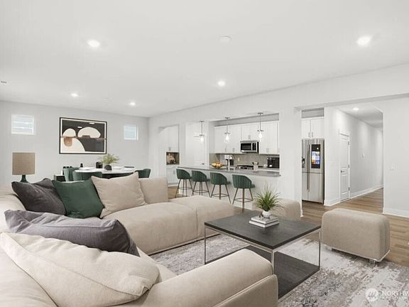 3rd image of 788 Weaver Drive E