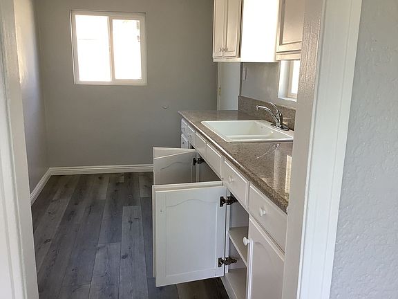 4th image of 5930-5932 Loma Vista Ave #B