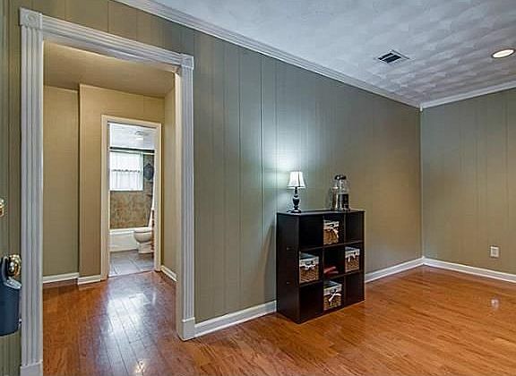 4th image of 2108 Royal Oaks Dr