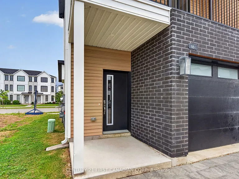 1595 Capri Cres #66 — Photo 2