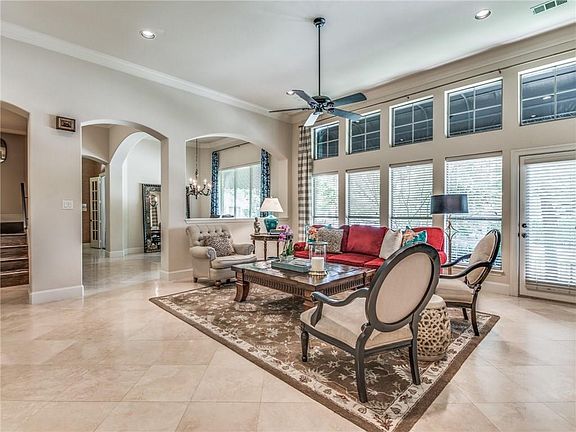 3rd image of 5517 Travis Dr