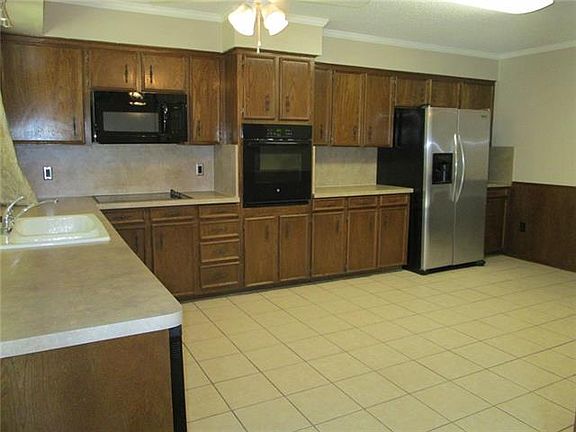 4th image of 1105 Denmark Dr