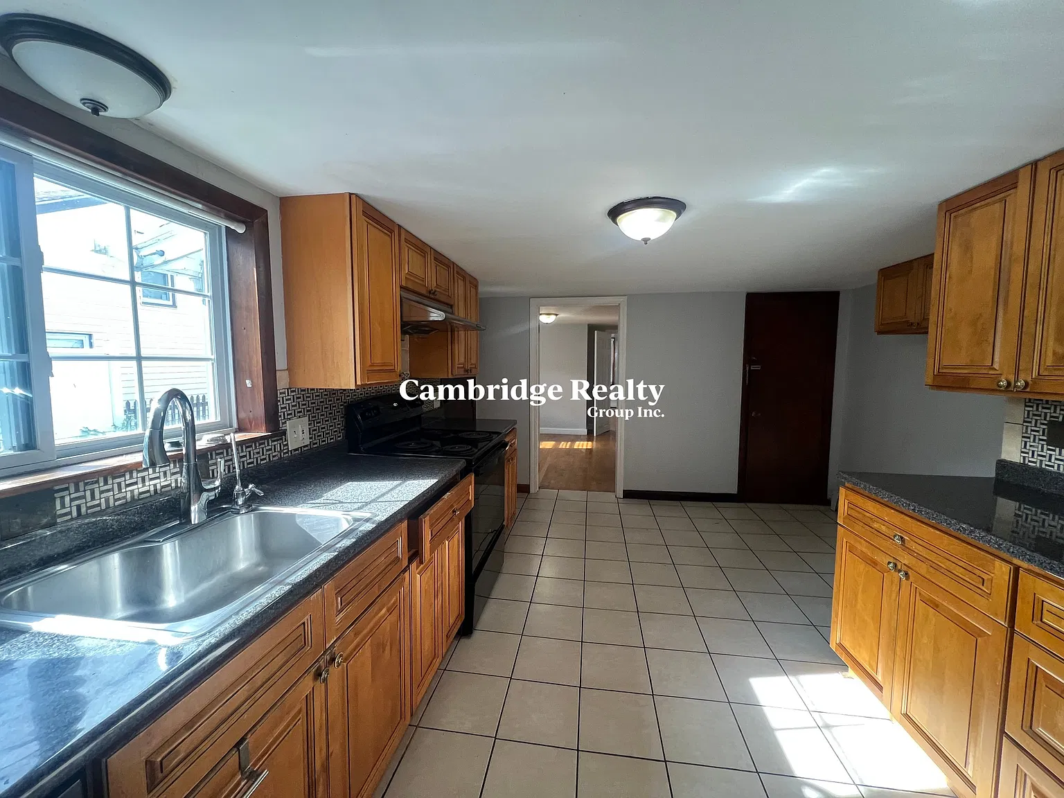 3 bed, 3.0 bath, 2000 sqft, $3,000 — Photo 3