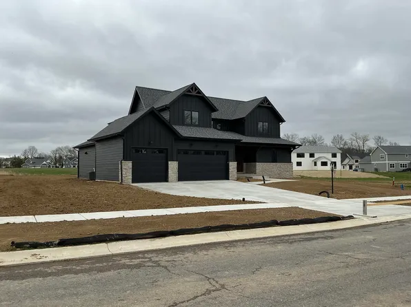 2900 Old Oak Dr, Valparaiso, IN 46385