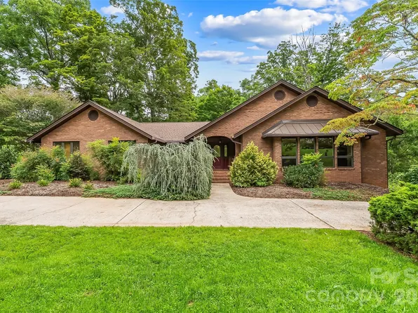 60 Monte Vista Dr, Waynesville, NC 28786