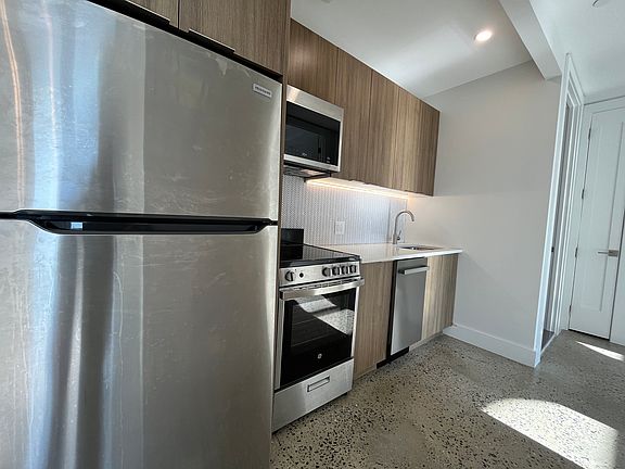 5th image of 994 Bushwick Ave #6E