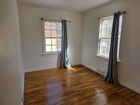 4th image of 315 Polk Ave S