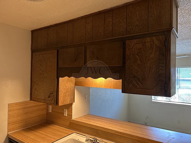 2210 Silverway Dr — Photo 6