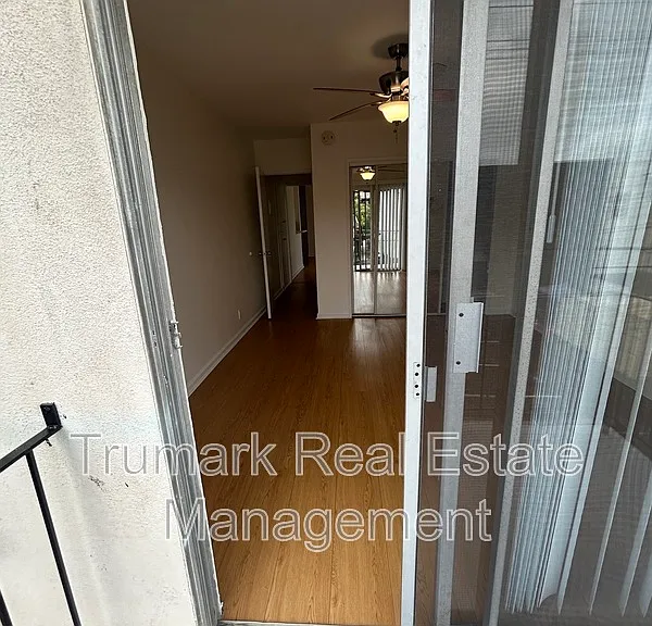 337 E Tujunga Ave #M — Photo 12