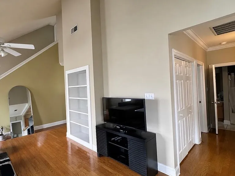 4625 Burbank Dr #603 — Photo 3
