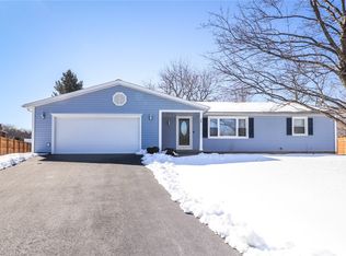 75 Groveview Cir, Rochester, NY 14612