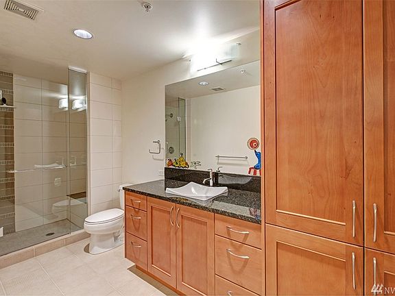 5th image of 10610 NE 9th Pl #1622