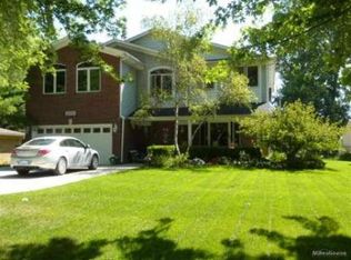 39676 Memory Ln, Harrison Township, MI 48045