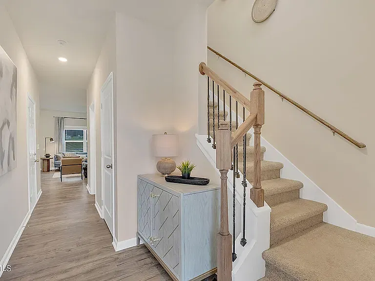 3 bed, 2.5 bath, 1381 sqft, $1,900 — Photo 3