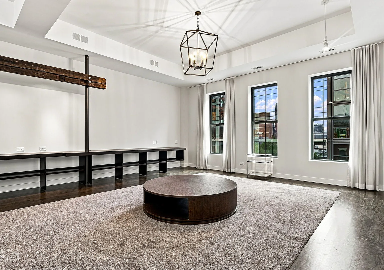 3 bed, 2.5 bath, 2500 sqft, $5,950 — Photo 3