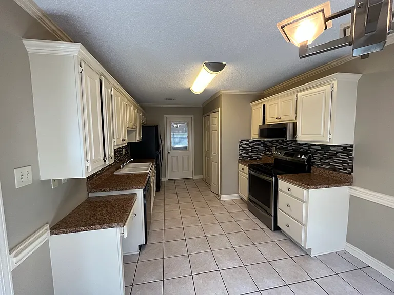211 Rodney Guthrie Dr — Photo 4