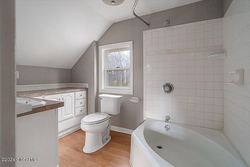 3rd image of 128 Lakehill Road