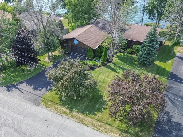 20949 Storrs Rd, Sackets Harbor, NY 13685
