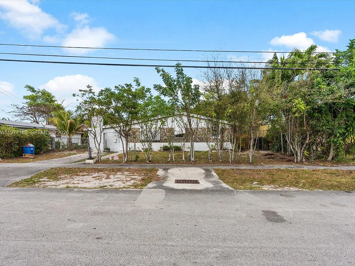 Building Photo - 4331 SW 31st Dr