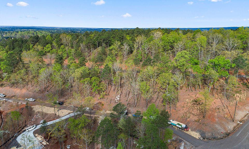 2nd image of 21 Pine View Cir