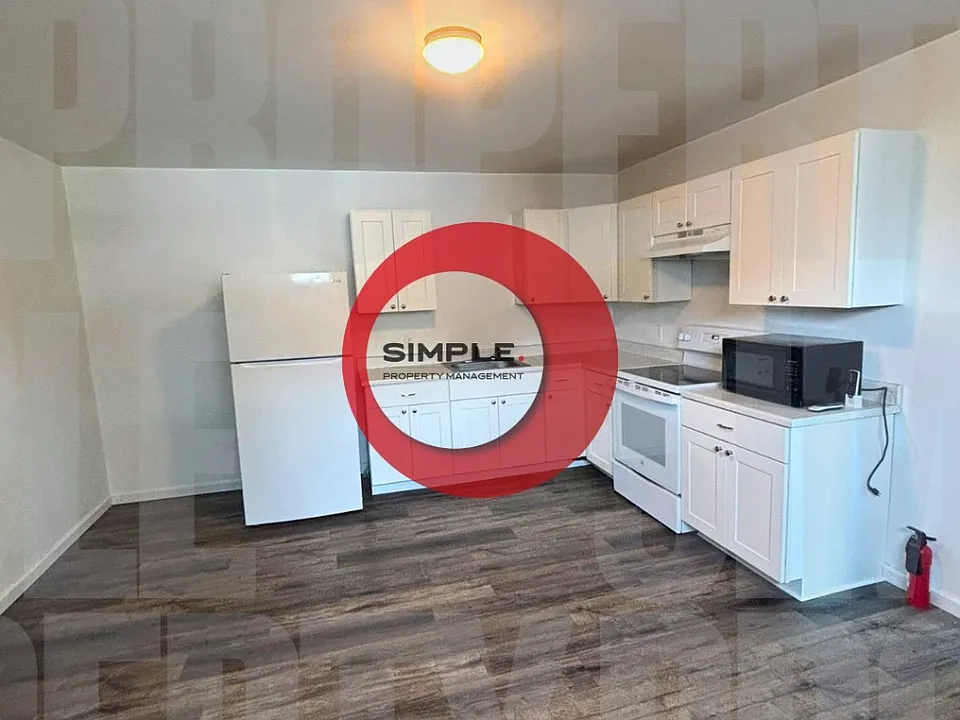 38.5 W Lancaster Ave #4