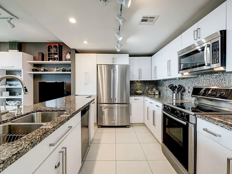 801 E Beach Dr #BC0412 — Photo 5