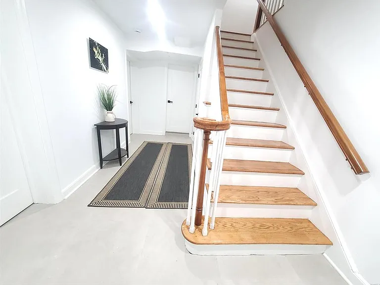 17 Woodlawn Ave — Photo 24