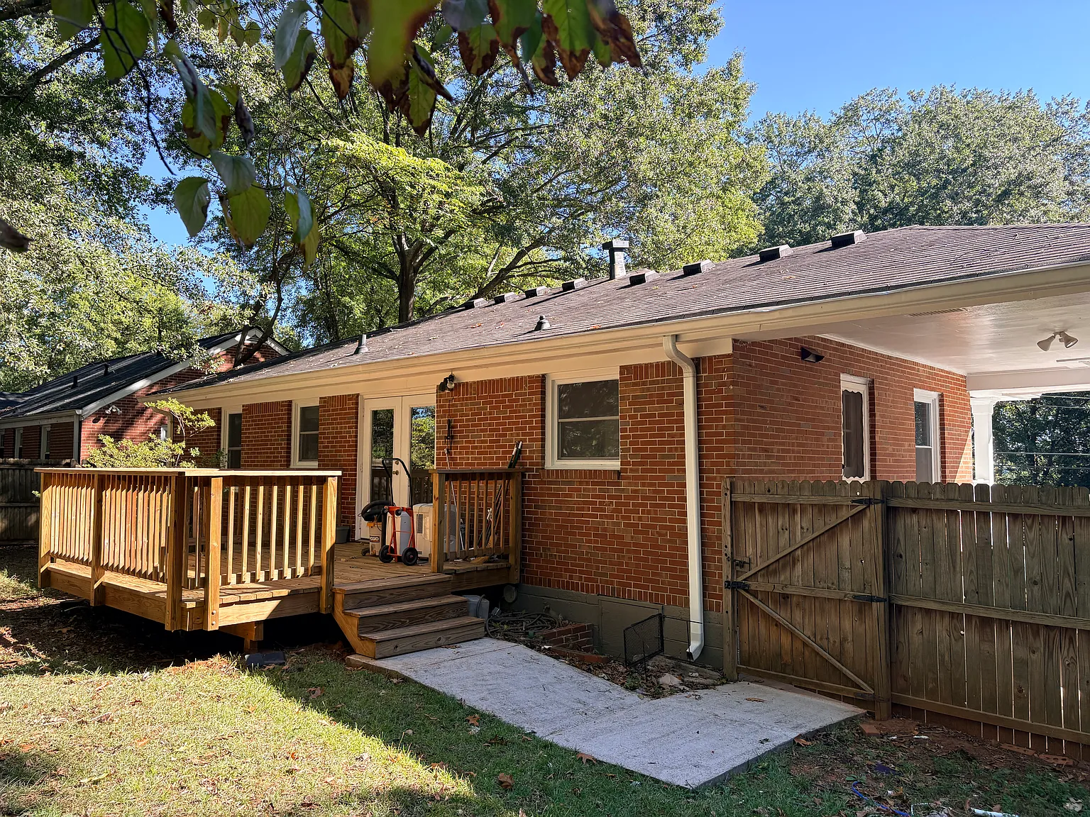 3 bed, 1065 sqft, $2,050 — Photo 2